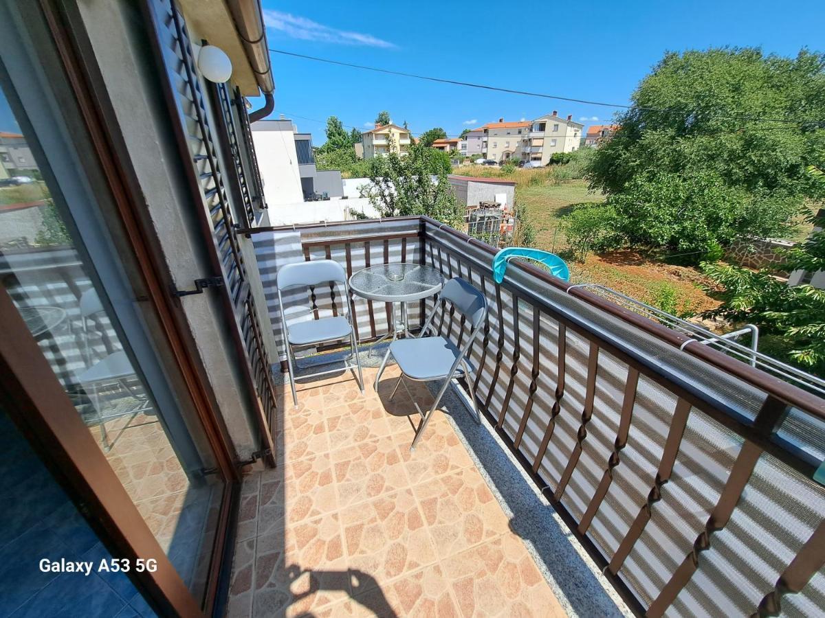 Aparments Orange & Blue Apartment Fažana Екстериор снимка