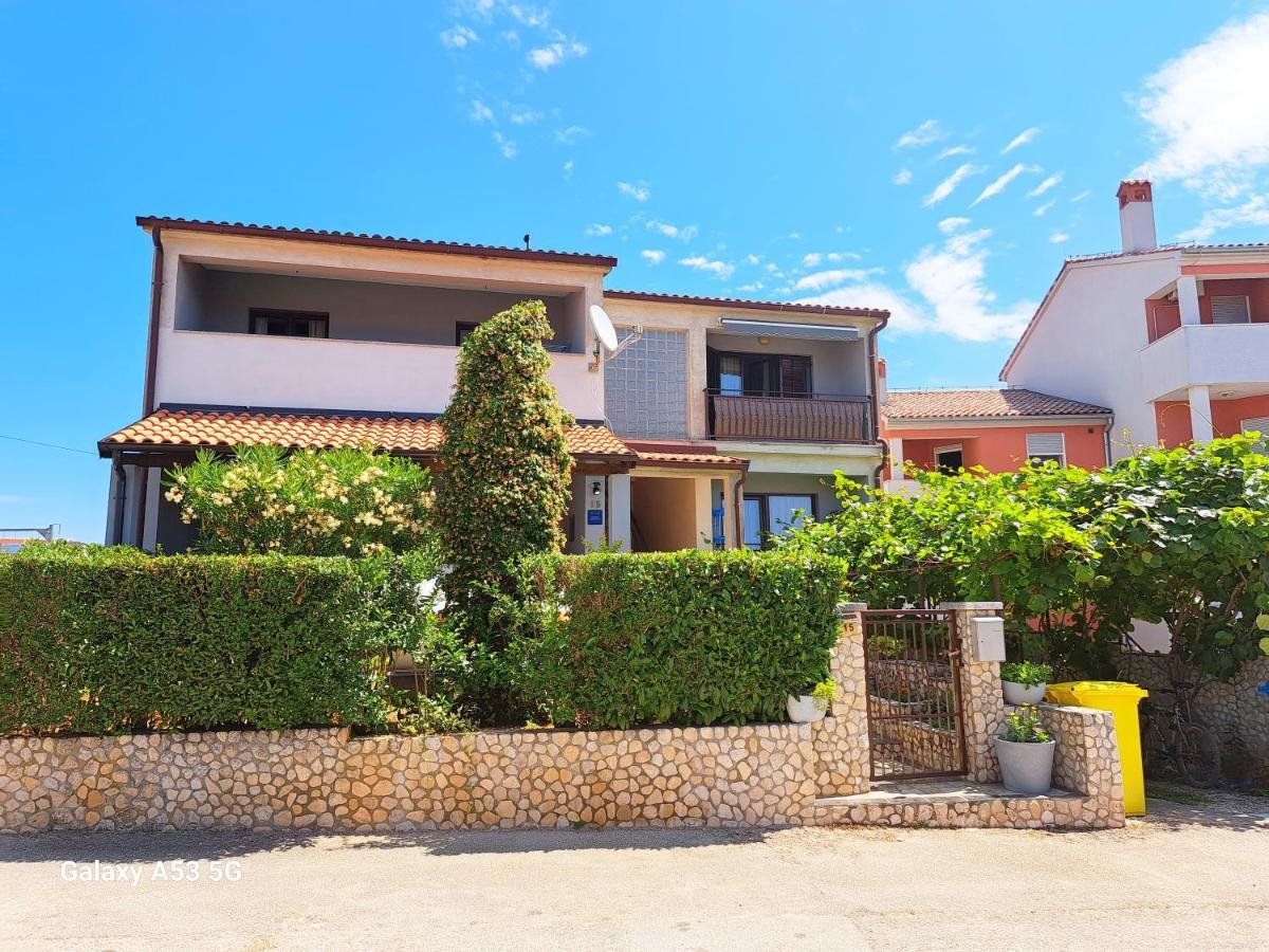 Aparments Orange & Blue Apartment Fažana Екстериор снимка
