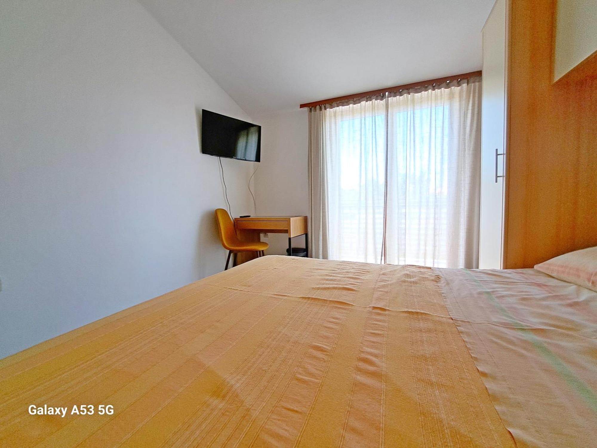 Aparments Orange & Blue Apartment Fažana Екстериор снимка