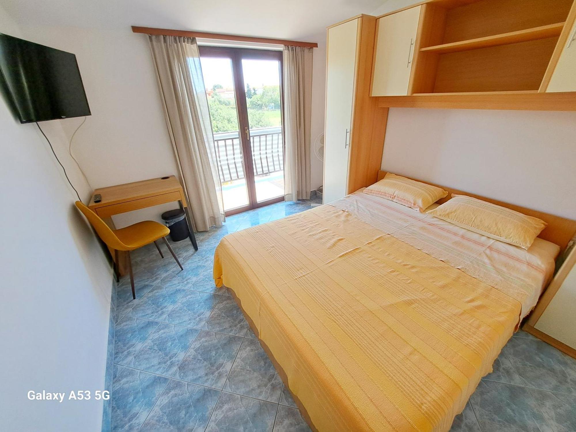 Aparments Orange & Blue Apartment Fažana Екстериор снимка